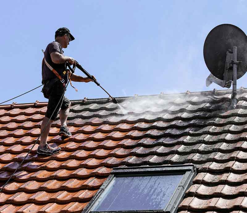 Nettoyage toiture - FIRMEROOF CLEANING artisan toiturier couvreur sur Bruxelles et toute la Belgique : nettoyage, traitement anti-mousse  démoussage toiture. Peinture revêtement peinture hydrofuge coloré sur toiture Intervention en Belgique:  Bruxelles….