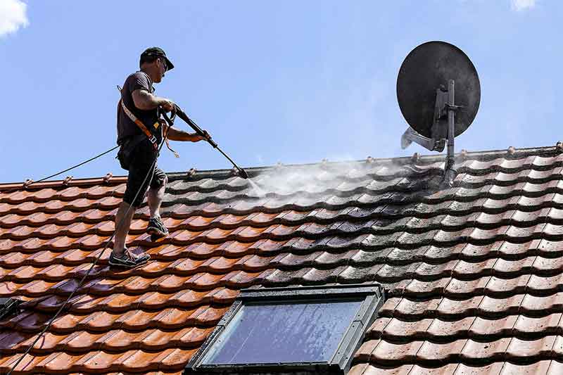 Nettoyage toiture - FIRMEROOF CLEANING artisan toiturier couvreur sur Bruxelles et toute la Belgique : nettoyage, traitement anti-mousse  démoussage toiture. Peinture revêtement peinture hydrofuge coloré sur toiture Intervention en Belgique:  Bruxelles….
