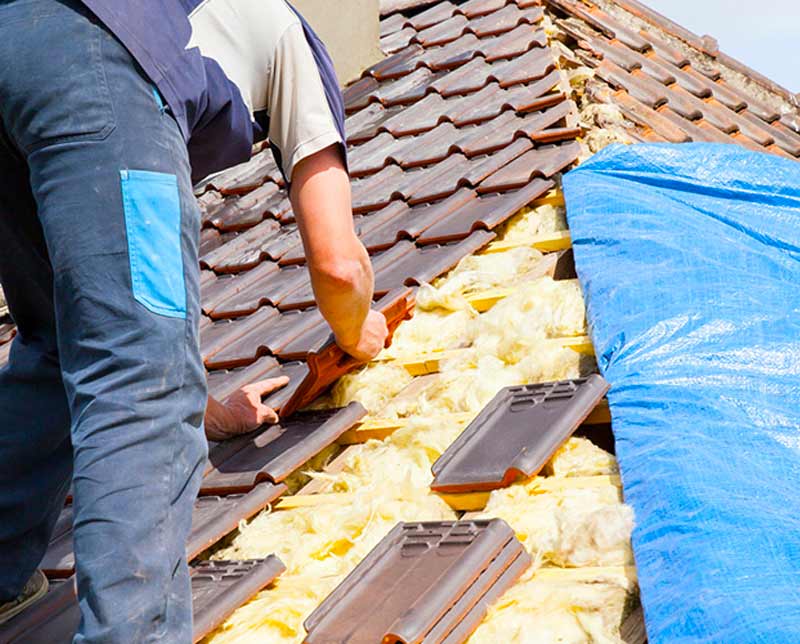 Travaux de toiture - FIRMEROOF CLEANING : couvreur toiturier, ardoisier sur Bruxelles et toute la Belgique : Rénovation de toiture et faîtage :  tuile, ardoise. Dépannage urgent fuite toit. zinguerie : gouttière, bande de rive, corniche.. en Belgique :  Bruxelles …